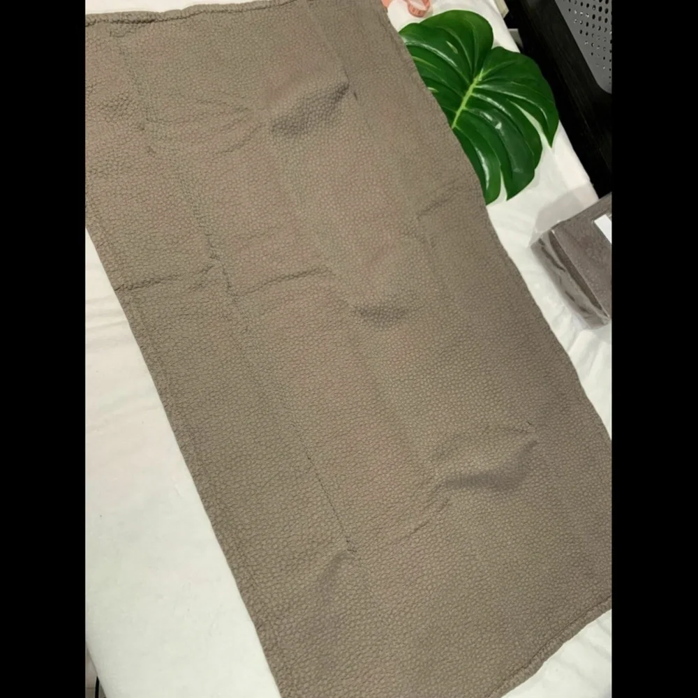 NIB Hotel Collection‎ Como (1) King Coverlet Blanket +(2) King Shams